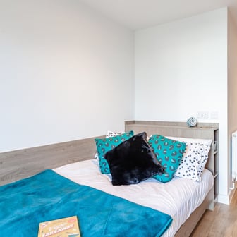 Bronze En Suite - Image 1